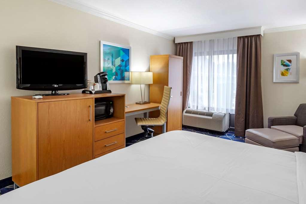 Comfort Inn & Suites Houston I-10 West Energy Corridor Δωμάτιο φωτογραφία